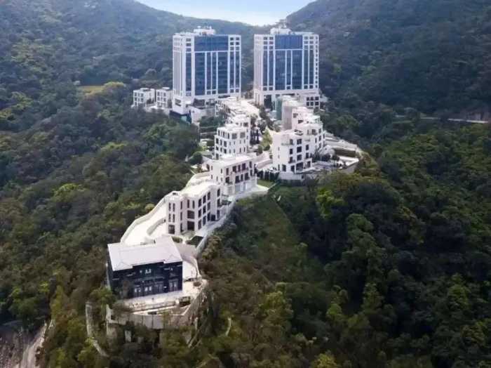 为什么香港富豪都喜欢把价值连城的豪宅建在半山上？