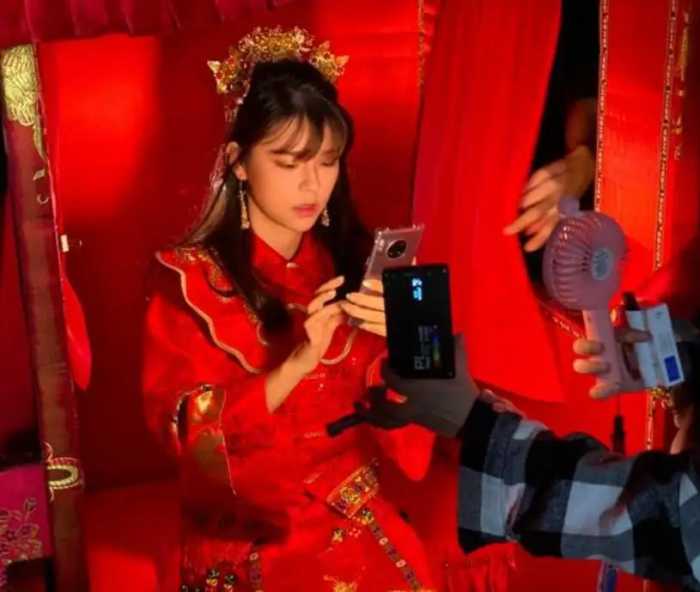 “机车女神”终于要嫁人了？痞幼晒唯美婚纱照，榜一大哥却失踪了