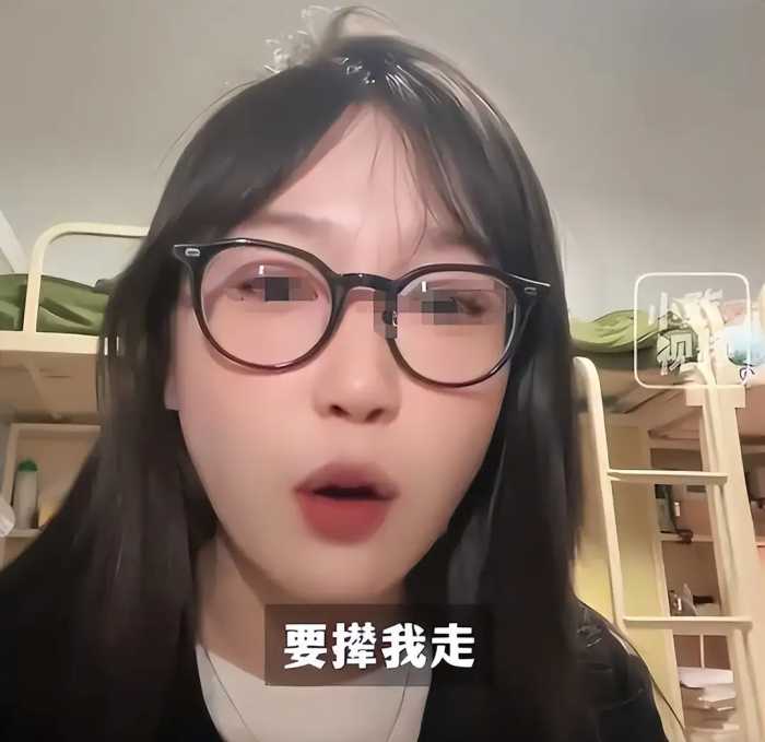 女子住酒店吐槽隔音不好，深夜多次被吵醒，房间竟是用木板隔的！律师：酒店涉嫌违法